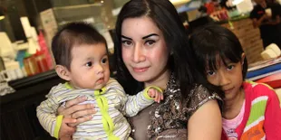 Alami KDRT, Rhara Curhat ke Charly Van Houten