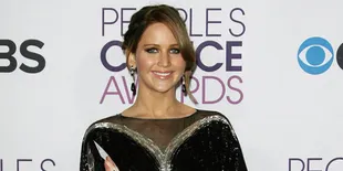 Alami Pneumonia, Jennifer Lawrence Takkan Hadiri Oscar