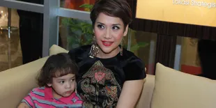 Anak Bunga Citra Lestari Tahu Tata Cara Naik Pesawat Loh!