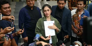 Anak Ussy Sulistiawaty Justru Membela Haters Yang Merundungnya, Kenapa?