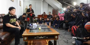 Angel Karamoy Tak Lagi Pakai Cincin Kawin, Ini Komentar Suami