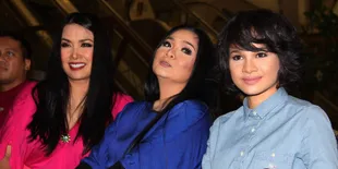 Angel Simbolon Curi Perhatian di Konser 20 Diva