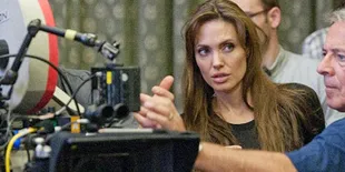 Angelina Jolie Sutradarai Biopik Perang Dunia II