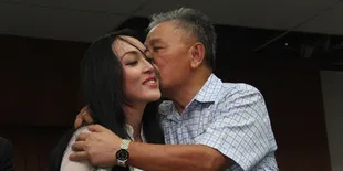 Angelina Sondakh Tak Enak Hati Titipkan Anak ke Ayah