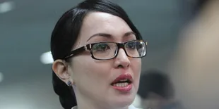 Angie Bantah Akan Bikin Tsunami Di Senayan