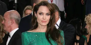 Angkat Payudara, Angelina Jolie Dianggap Cari Muka