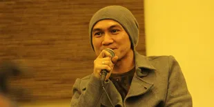 Anji Baca Puisi di Konser Senandung Untuk Negeri