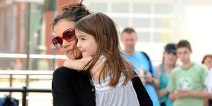 Anjing Suri Cruise Hilang, Katie Holmes Gelar Sayembara