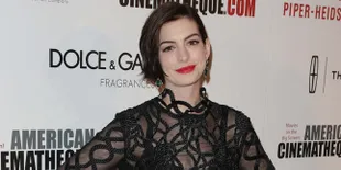 Anne Hathaway Ternyata Fans Berat Keluarga Kardashian
