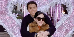 Anniversary Pernikahan yang Pertama, Syahrini Pamer Rambut Baru