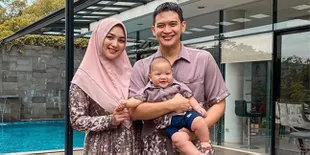 Antar Baby Athar Vaksin, Citra Kirana dan Rezky Aditya Disiplin Pakai Masker