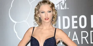 Anting Milik Taylor Swift Ini Bikin Kamu Ngiri