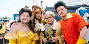 Apa Jadinya Jika Cast 'BEAUTY &#38; THE BEAST' Perform di Jalanan?