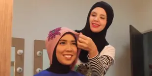 Apa Jadinya Kalau Fitri Tropica Pakai Hijab Ala Dila Bekti?