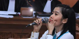 Ardina Rasti: Jawaban Eza Gionino Selalu Berubah