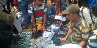 Area GBK Diserbu Penjual Merchandise SMTown INA