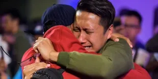 Arie Untung Bicara Tentang Perpisahan sambil Posting Foto Nangis