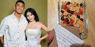 Ariel Tatum dan Daffa Wardhana Dikabarkan Pacaran, Dapat Bunga saat Valentine - Buatkan Pancake Bentuk Love