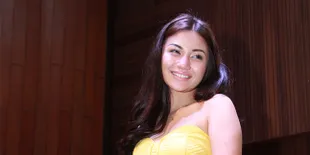 Ariel Tatum Foto Berbikini di Ibiza, Makin Mirip Kyle Jenner?