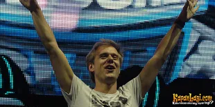 Armin Van Buuren Bangga Main di Indonesia