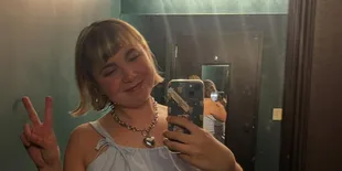 Arti dan Makna Lagu Beach Bunny - Prom Queen, Krisis Kepercayaan Diri