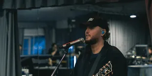 Arti dan Makna Lagu Can I Be Him - James Arthur yang Ungkap Kerentanan dan Cinta Tanpa Akhir
