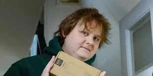 Arti dan Makna Lagu Lewis Capaldi - Someone You Loved, tentang Kehilangan Mendalam