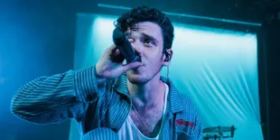 Arti dan Makna Lagu Never Not - Lauv yang Menggambarkan Kenangan Cinta Pertama