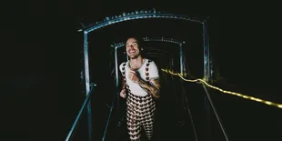 Arti dan Makna Lagu Sign of the Times yang Menyentuh Tentang Hidup dan Kematian