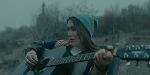 Arti dan Makna Lagu Snap - Rosa Linn, Tentang Sulitnya Move On dari Mantan