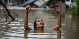 Arti Mimpi Tenggelam di Air Banjir: Makna, Tafsir Psikologi, Islam, dan Primbon