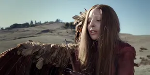 Artwork Single 'G.U.Y' Lady Gaga, Malaikat Jatuh Dari Langit