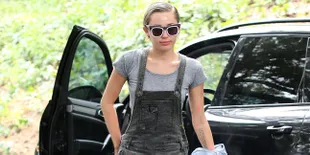 Astaga! 'Lupa' Pakai Bra, Miley Cyrus Nekat Pamer Area Intim