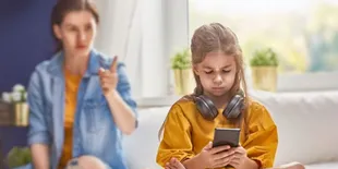 Atasi Leher Kaku dan Nyeri Akibat Gadget, Temukan Posisi Ideal untuk Menatap Layar!