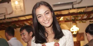 Atiqah Hasiholan: Tadinya Ingin Konsentrasi Ibadah, Tapi....