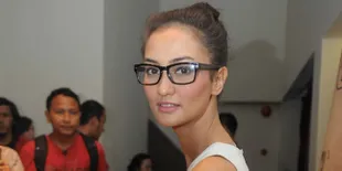 Atiqah Kok Nggak Mau Dianggap Pasangan Rio Dewanto, Kenapa?