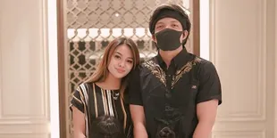 Atta Halilintar Kasih Surprise Romantis Ajak Aurel Hermansyah Naik Kapal Keliling Jakarta