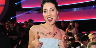 Aubrey Plaza Kacaukan Pidato Will Ferrell di MTV Movie Awards