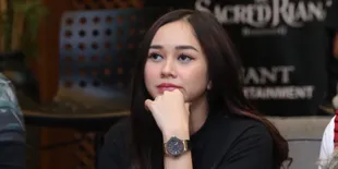 Aura Kasih Ngaku Rumahnya Berhantu, Sampai Anjingnya Pernah Hilang!