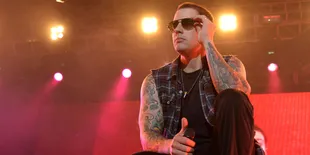 Avenged Sevenfold Rajai 3 Chart Billboard's Rock Album!