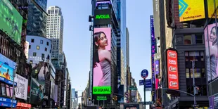 Avolia Muncul di Billboard Time Square New York sebagai Equal Ambassador Spotify 2025 dari Indonesia