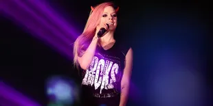 Avril Lavigne Kembali Setelah Setahun Terserang Penyakit