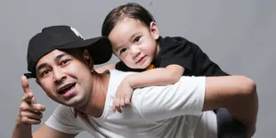 Awalnya Nangis, Rafathar Akhirnya Tertidur Ketika Naik Helikopter