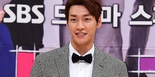 Awas Jealous, Kim Young Kwang 'Kencan' di Hawai?