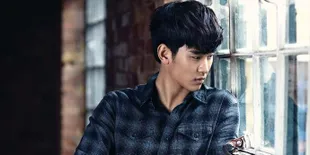 Awas Mematikan! Kim Soo Hyun Berikan Senyum Killer Miliknya