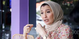 Ayah Mertua Baru Tiada, Arzeti Bilbina Tak Mudik saat Lebaran