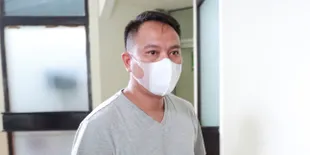 Ayahnya Meninggal Dunia, Vicky Prasetyo Bikin Video Perpisahan Sambil Nangis