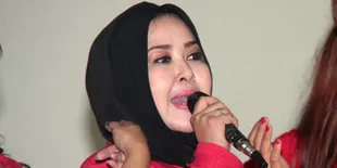 Ayu Soraya Belum Tentu Pilih Rhoma Irama
