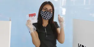 Ayu Ting Ting Antusias Ikutan Nyoblos di Pilkada 2020, Berharap Depok Jadi Lebih Maju