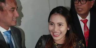 Ayu Ting Ting Belum Berani Bawa Anak Keluar 'Persembunyian'